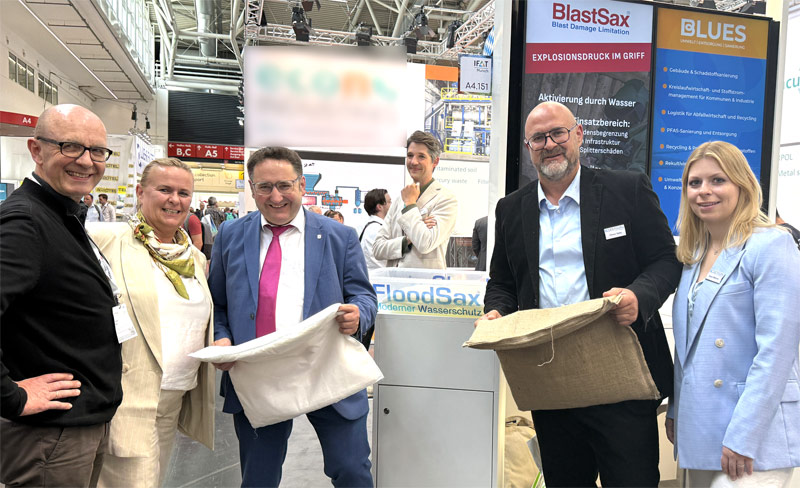 Blues und Staatssekretär Tobias Gotthard auf der IFAT