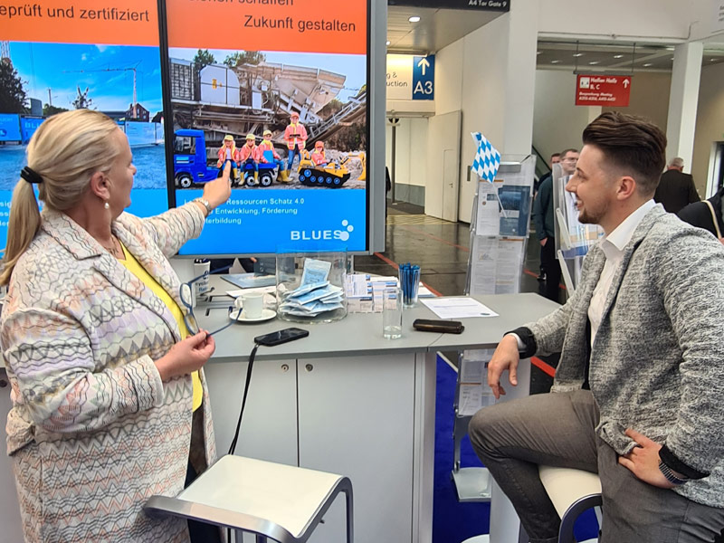 Birgit Gehr berät auf der IFAT